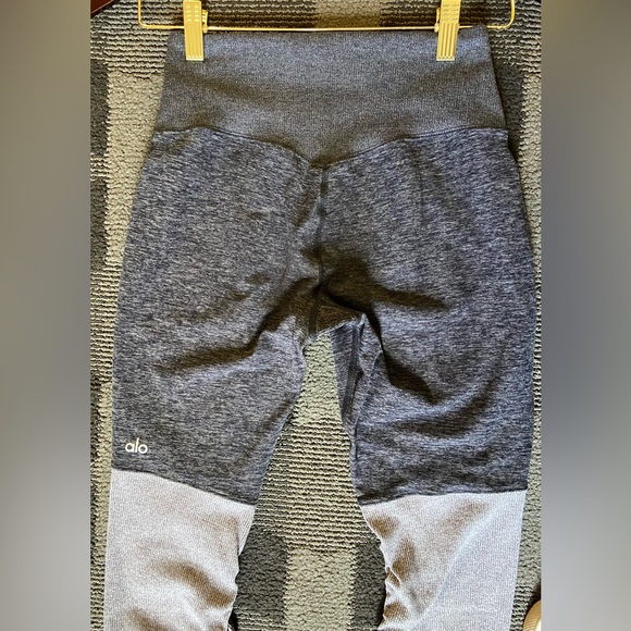 Alo Yoga Gray High Waisted Goddess Ribbed Knit Leggings Size Small Ruched Dance - Picture 2 of 4